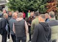Banorët e Çërravës protestojnë për arrestimin e një bashkëfshatari, kërkojnë çlirimin e tij pas provokimit