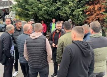 Banorët e Çërravës protestojnë për arrestimin e një bashkëfshatari, kërkojnë çlirimin e tij pas provokimit
