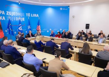 Bardhi publikon mesazhet ngjitur me dosjen e Prokurorisë lidhur me tunelin e Llogorasë.