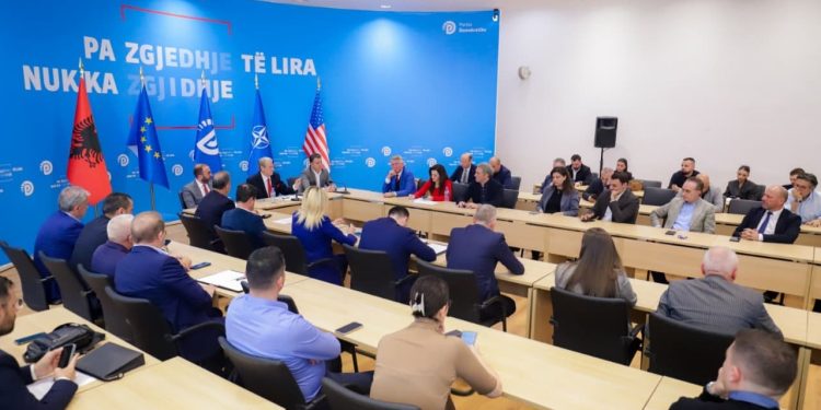 Bardhi publikon mesazhet ngjitur me dosjen e Prokurorisë lidhur me tunelin e Llogorasë.