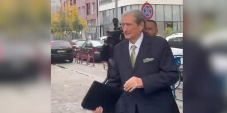 Berisha mb arrives në SPAK me dosje për t'u pyetur rreth 21 Janarit.