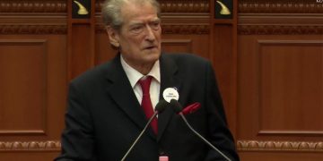 "Bravo Damian për qëndresën tuaj" / Berisha: Kuvendi mbetet bosh, ku ndodhen ministrat?