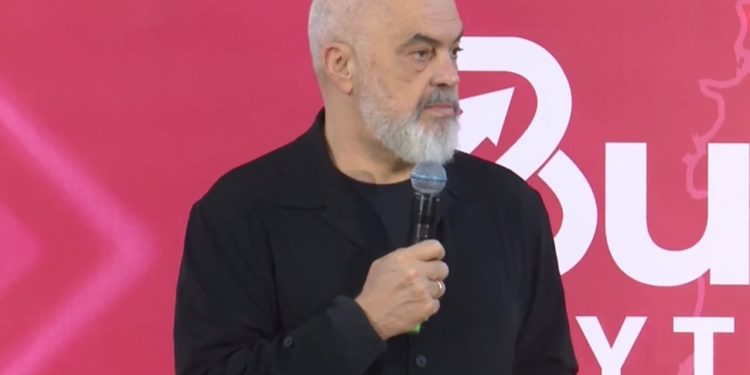 “Buxheti i propozuar nga PS fokusohet te pensionistët” / Rama: “Rroga minimale do arrijë 500 euro në vitin 2026, dhe 700 euro deri në përfundimin e mandatit”