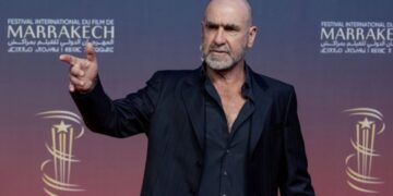 Cantona: Maradona është legjenda më e madhe e futbollit, ai kishte fuqinë të fitonte gjithçka vetë