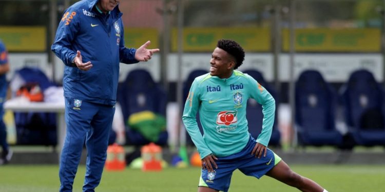 Carlo Ancelotti, trajneri i "Seleçao-s", kritikon publikisht yllin e ri të skuadrës: "Ose ndjek udhëzimet e mia, ose largohet nga ekipi", sipas mediave braziliane.