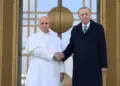Ceremoni e shkëlqyer në Ankara, Papa Leone XIV i pranishëm për vizitë të jashtëzakonshme nga presidenti Erdogan.