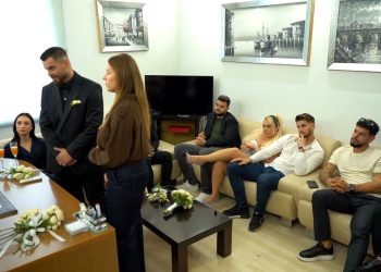 Çifti i "Përputhen" gati për të firmosur në minibashki, ndodhi e papritur në sekondat e fundit