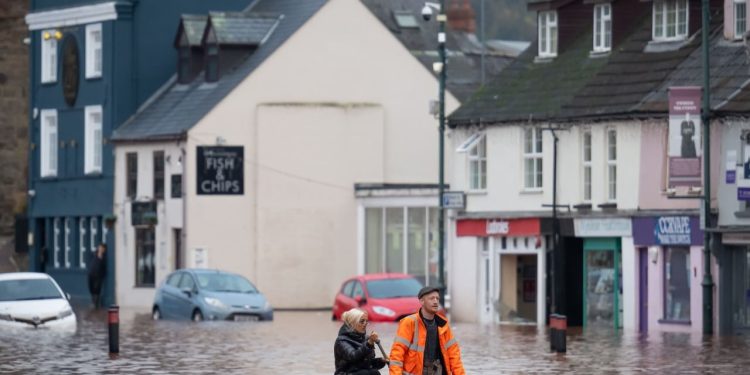 “Claudia” sulmon Anglinë, stuhia e fortë shkakton dëme: Jemi në gjendje të keqe, shmangni këtë zonë