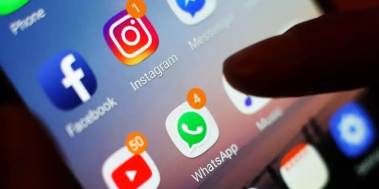 Danimarka vendos limit moshe për përdorimin e rrjeteve sociale, ndalimi aplikohet për të rinjtë nën 15 vjeç.