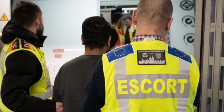 Debati mbi dëbimet nga Gjermania, Merz: Lufta në Siri është përfunduar, nuk ekziston asnjë arsye për të kërkuar azil.