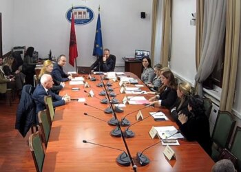 “Debati mes Manastirliut dhe Boçit: Nuk lejoj të flisni në këtë mënyrë. Deputeti i PD: Më dënon për sjellje të papranueshme”