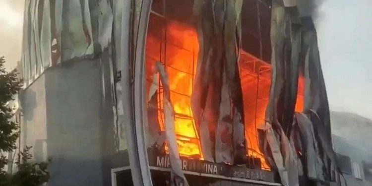 Depo parfumerish në Turqi përfshihet nga zjarri, 6 viktima dhe 2 të plagosur