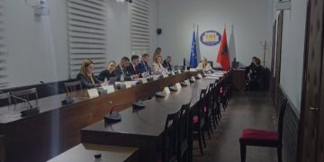 Deputetët e PD-së mungojnë në komisionet e Ekonomisë dhe të të Drejtave të Njeriut pas paralajmërimit për bojkot.