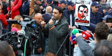 Deputeti i PD-së i drejton kërkesë Berberit për financim të protestave; Këlliçi reagon ndaj akuzave: Në momentin e organizimit të tubimit...