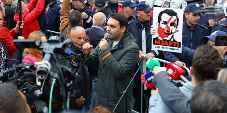 Deputeti i PD-së i drejton kërkesë Berberit për financim të protestave; Këlliçi reagon ndaj akuzave: Në momentin e organizimit të tubimit...