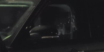 Detaje mbi vrasjen në Elbasan: Biznesmeni u qëllua me tre plumba sapo doli nga zyra dhe u fut në automjet.