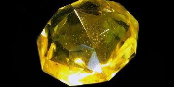 Diamanti i madh, i humbur përpara 100 vitesh në Kanada, zbulohet i fshehur brenda një kasaforte.