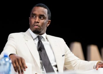 Diddy zëshohet duke konsumuar alkool në burg, megjithatë premtimet për sjellje të përgjegjshme dhe ndryshim vazhdojnë.