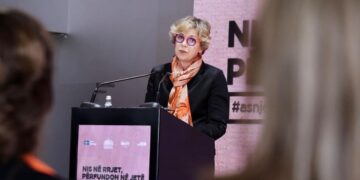 Dita Ndërkombëtare e Luftës kundër Dhunës mbi Gratë: Ministrja Sala paraqet strategjitë për parandalim.