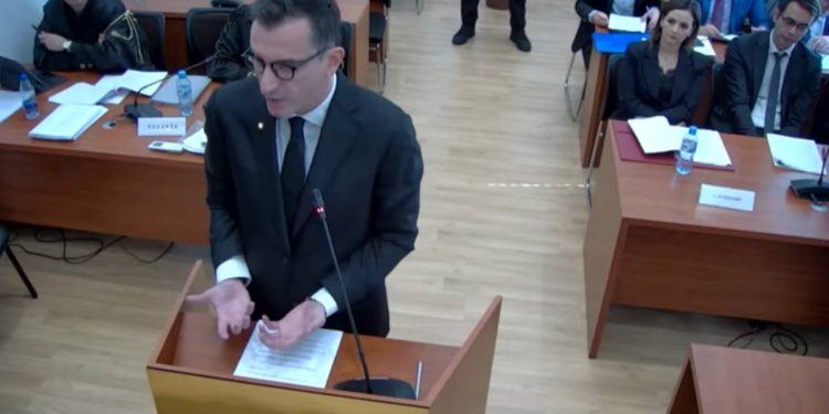 Djalin tim e takoj më shpesh në burg se sa në liri," thotë Veliaj: "Ata që ma hoqën punën, ishin ata që dëshironin të më shihnin me pranga në duar, jo me lopatë.