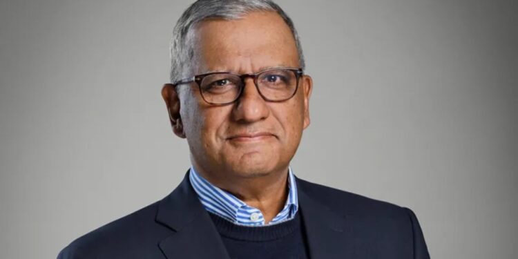 Dorëheqjet në BBC vazhdojnë, ndërsa një anëtar i bordit braktis detyrën pas largimit të drejtuesve.