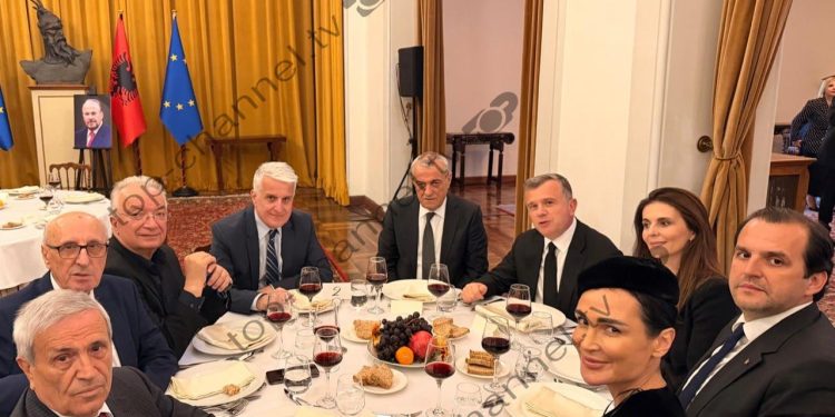 Dreka e ndarjes për ish-kryeministrin Nano/ Majko, Ruçi dhe Balla pranë djalit të Rugovës dhe aleatëve të afërt të Hashim Thaçit.