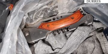 Durrës: Arrestohet 14-vjeçari që plagosi me thikë një 15-vjeçar gjatë një përplasje për arsye të dobëta