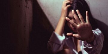 E mitura shqiptare, e cila ishte në gjendje shtatzënie, abuzohet rëndë nga nëna e saj dhe humbet fëmijën, arrestohet 35-vjeçarja.