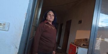 E moshuara nga Librazhdi rrëfen për Top Channel: "Pasi mora pensionin, më tha të pi këtë…", pas helmimit dhe grabitjes nga dhëndri.