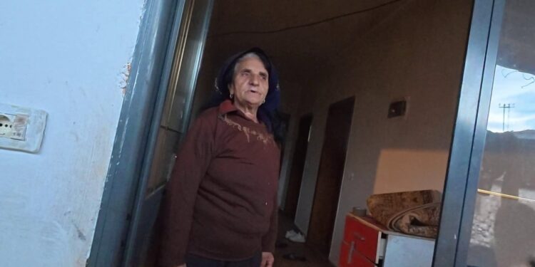 E moshuara nga Librazhdi rrëfen për Top Channel: "Pasi mora pensionin, më tha të pi këtë…", pas helmimit dhe grabitjes nga dhëndri.