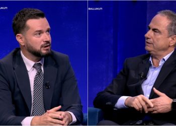“E paprijshëm, Ramën s’e heqni dot, duhet të prisni degët”/ Protesta e PD, Curri diskuton me Boçin: Ne nuk mund të shënojmë në portën tonë…