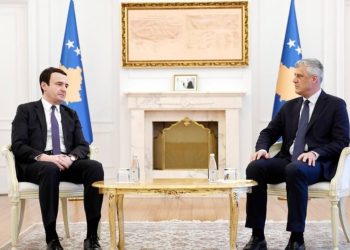 E pazakontë, Kurti mbështet Thaçin: Nuk ka arsye ligjore për qëndrim të krerëve të UÇK-së në Hagë.