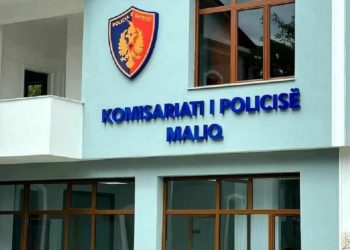 E rëndë në Maliq/ Një individ u gjet i varur në kangjellat e murit rrethues pas tentativës për të hyrë në një banesë.