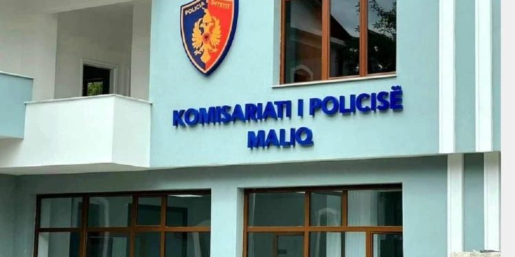 E rëndë në Maliq/ Një individ u gjet i varur në kangjellat e murit rrethues pas tentativës për të hyrë në një banesë.