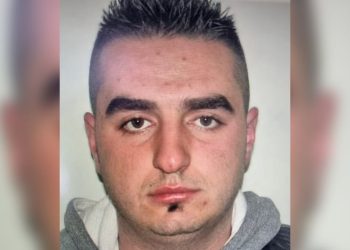 Ekstradohet në Shqipëri Mikel Hoxha, i dënuar me 5 vite burg për plagosje në Gramsh