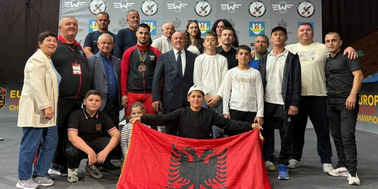 Ertjan Kofsha, medalist bronze në peshngritje, arrin vendin e tretë në Europë dhe thyen katër rekorde europiane.