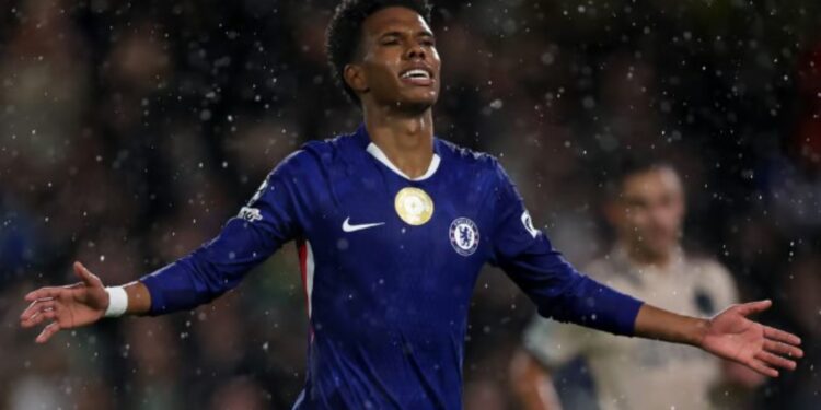 Estevao, një talent i ri në rritje, është adoleshenti i tretë që arrin të shënojë në tri ndeshjet e para të Champions League.