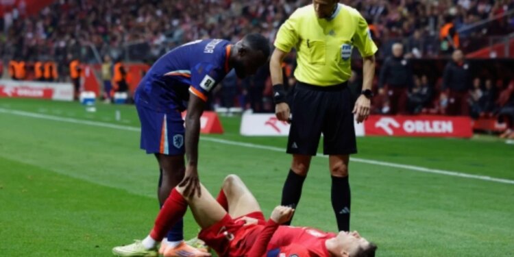 FIFA dhe IFAB kundër futbollistëve "të manipuluar": Në rast se mjekët intervenojnë në fushë, lojtari do ta lë ekipin në disavantazh për 2 minuta.