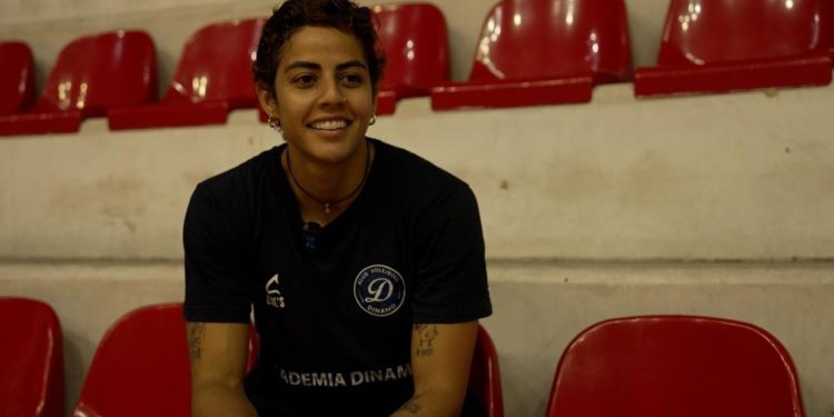 FSHV pezullon për testin e gjinisë, volejbollistja braziliane shprehet për DW: Edhe në Arabinë Saudite nuk më kërkuan këtë.