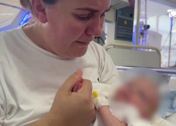 Finalja e “Për Shqiptarët”: Dearti kthehet i shëruar në studio, gjyshe Alia takon për herë të parë nipin e saj.