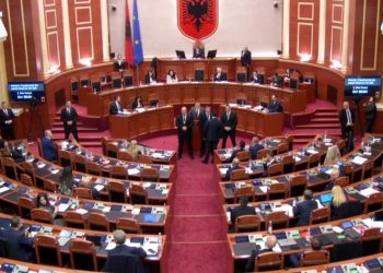 “Financimi i dedikohet ministrisë me të meta, Balliu e akuzon, Balluku përgjigjet: Vjedhjen e ke pasur si edukatë nga familja/ Intervenon garda”