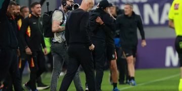 Fiorentina përballet me një krizë të thellë, tifozët shprehin pakënaqësinë e tyre; çfarë do të sjellë e ardhmja për klubin e njohur?