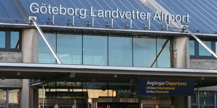 Fluturimet në aeroportin e dytë më të madh të Suedisë pezullohen për shkak të pranisë së dronëve.