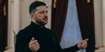 Foli për Trumpin, dritat e Zelenskyt u fikën dy herë gjatë intervistës me The Guardian.