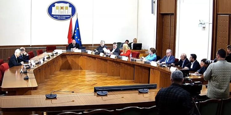 Formimi i Komisionit të Reformës Territoriale, PD e justifikon mungesën në seancën e parë: ishim në Komisionin e Ekonomisë.