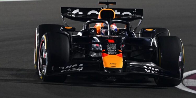 Formula 1: Ëndrra vazhdon, Verstappen triumfon në Katar dhe rikthehet garimi për titullin në ndjekje të vendit të parë mes tre pilotëve në garën finale.