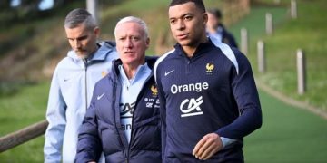 Franca, Mbappé dhe Deschamps: Në fushë për të nderuar të rënët e Bataclanit