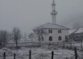 Fshatrat malore të Librazhdit mbulohet nga bora, rrugët vazhdojnë të jenë të kalueshme.