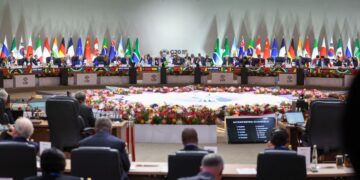 G20 apelon për një "paqet të drejtë" në Ukrainë, nënvizim i rëndësishëm nga samiti në Johannesburg

Kreu i shteteve të G20, të mbledhur në Johannesburg, kërkuan një "paqet të drejtë dhe të qëndrueshme" për Ukrainën, si dhe për Sudanin, Republikën Demokratike të Kongos dhe "territoret e pushtuara palestineze", sipas një deklarate të publikuar sot.