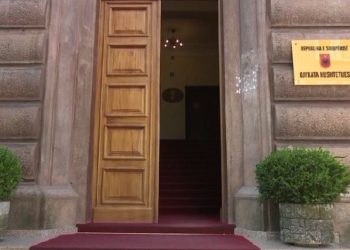 Gara e pavërtetë për Kushtetuesen/ Zbulohen shkeljet në proces, Sokol Sadushi injoroi rregullat dhe e shpalli Asim Vokshin si fitues.